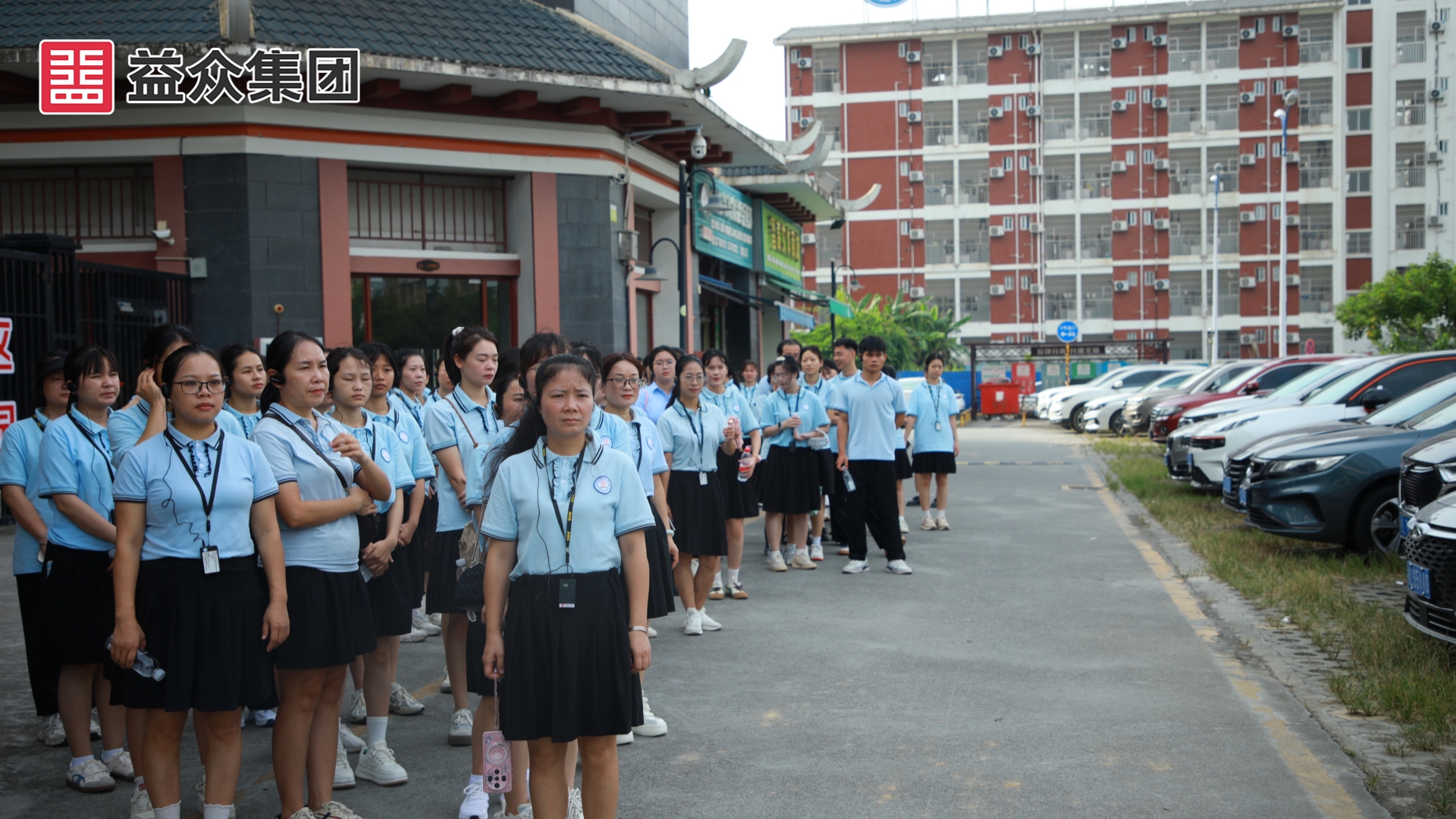 參觀益眾·尚城小區(qū)、右江區(qū)老鄉(xiāng)家園—迎龍易地扶貧搬遷安置小鎮(zhèn) (1)